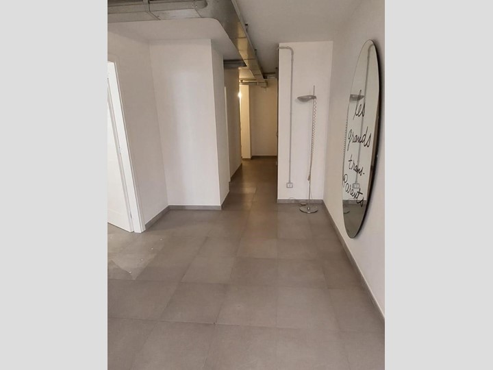 Ufficio in Vendita a Vinci, zona Sovigliana, 180'000€, 160 m²