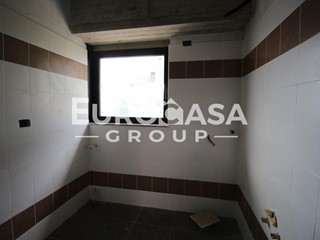 Ufficio in Vendita a Lucca, zona Sant'Anna, 150'000€, 175 m²