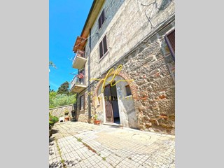 Trilocale in Vendita a Montecatini Val di Cecina, 89'000€, 74 m²
