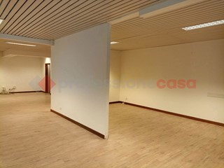 Ufficio in Affitto a Arezzo, 800€, 95 m²
