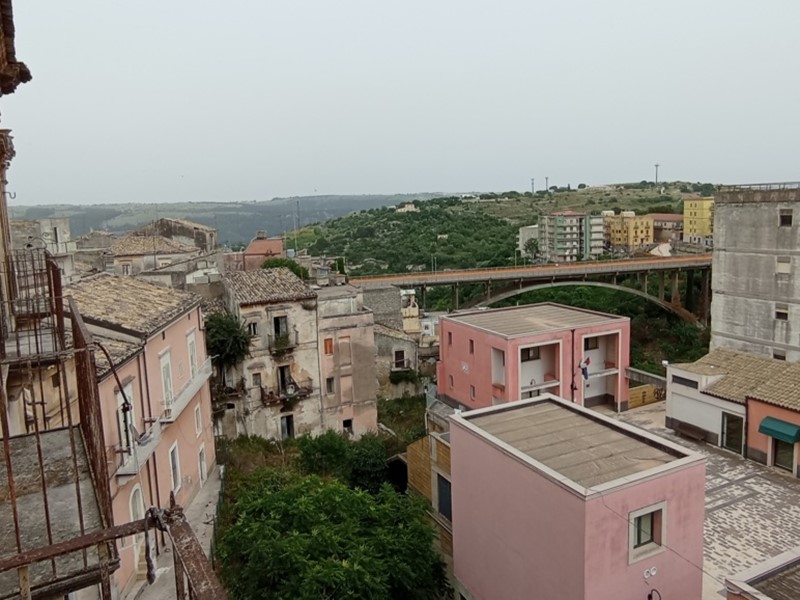 Appartamento in Vendita a Ragusa, 75'000&euro;, 100 m²