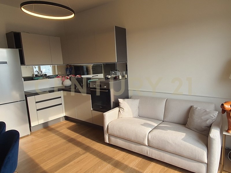 Trilocale in Vendita a Milano, 450'000€, 70 m², arredato, con Box