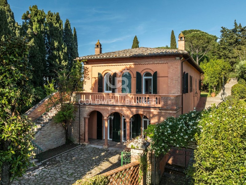 Villa in Vendita a Perugia, zona Monteluce, 630'000€, 500 m²