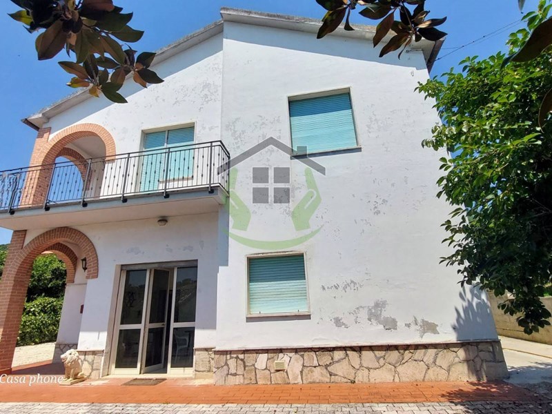 Casa Indipendente in Vendita a Cossignano, 120'000€, 272 m²