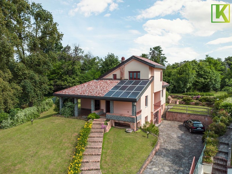 Casa Indipendente in Vendita a Caronno Varesino, 405'000€, 200 m²