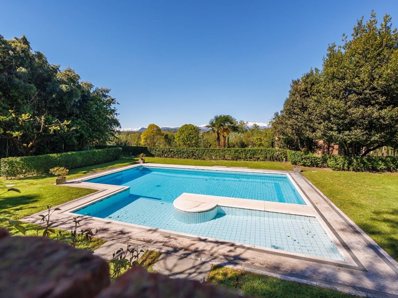 Villa in Vendita a Pianezza, zona Centrale, 990'000€, 542 m²