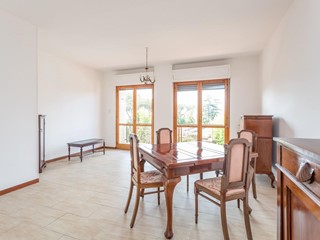 Appartamento in Vendita a Roma, zona Tor De' Cenci, 264'000€, 123 m², con Box