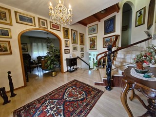 Appartamento in Vendita a Campiglia Marittima, zona Venturina, 600'000&euro;, 299 m², arredato, con Box