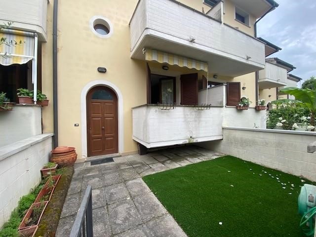 Villetta a schiera in Vendita a Santa Croce sull'Arno, 189'000€, 160 m², arredato, con Box