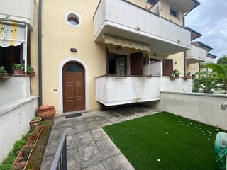 Villetta a schiera in Vendita a Santa Croce sull'Arno, 189'000€, 160 m², arredato, con Box