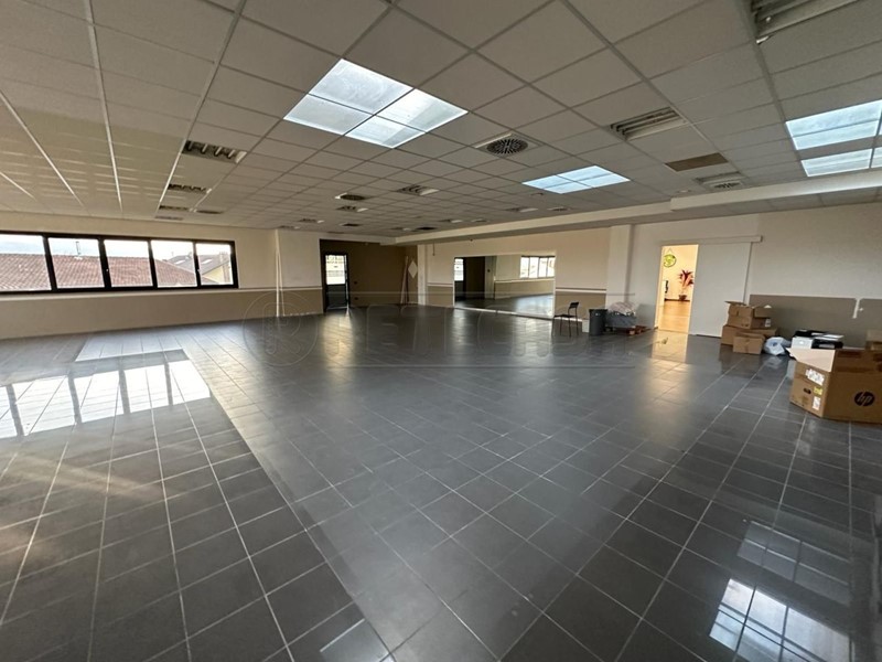 Ufficio in Affitto a Torri di Quartesolo, 1'500€, 260 m²