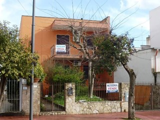 Casa Indipendente in Vendita a Sannicola, 215'000€, 140 m², con Box
