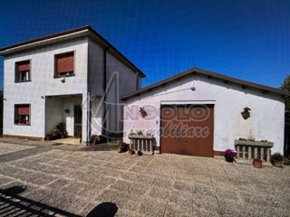 Villa in Vendita a Canaro, 108'000&euro;, 162 m²