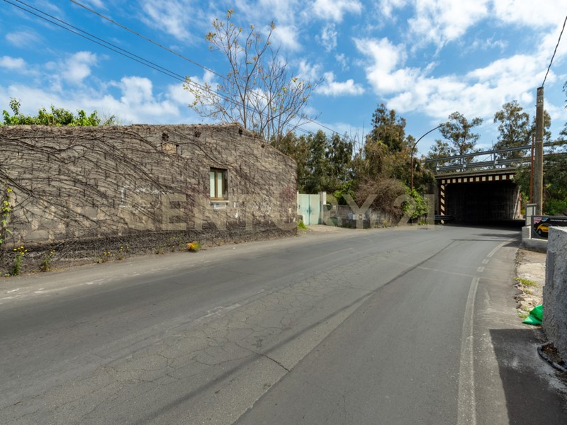 Terreno industriale in Vendita a Valverde, 580'000€, 15600 m²