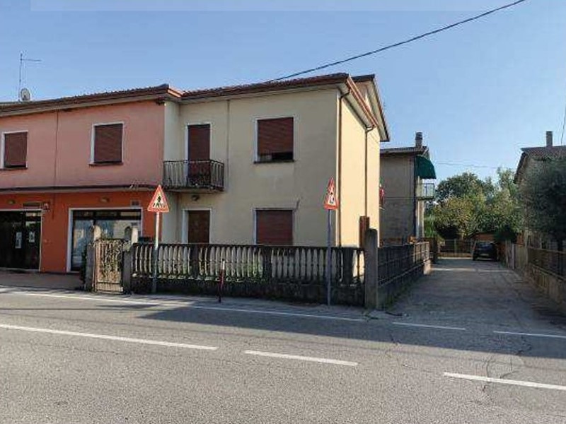 Casa Semi Indipendente in Vendita a Cadoneghe, 30'000€, 174 m²
