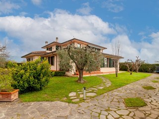 Villa in Vendita a San Giuliano Terme, zona Ghezzano, 1'100'000€, 350 m², con Box