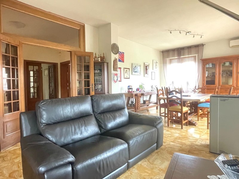 Villa bifamiliare in Vendita a Monteroni d'Arbia, 310'000€, 220 m²