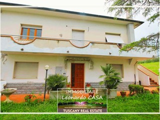 Casale in Vendita a Empoli, 430'000€, 400 m², con Box