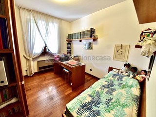 Villa bifamiliare in Vendita a Nova Milanese, 1'500'000€, 495 m²