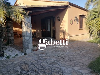 Villa in Vendita a Campofelice di Roccella, zona MARE, 330'000€, 190 m²