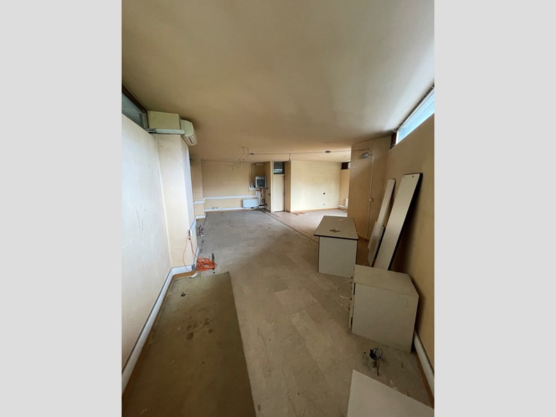 Ufficio in Vendita a Modena, 56'000€, 61 m²