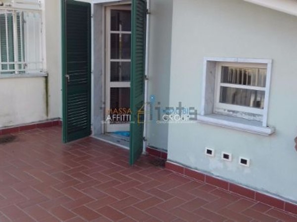 Bilocale in Vendita a Massa, zona Marina Di Massa, 154'000€, 70 m², arredato