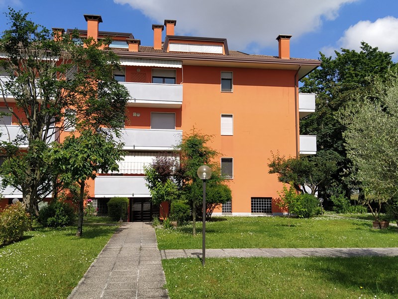 Quadrilocale in Affitto a Ponte San Nicolò, zona Roncaglia, 1'250&euro;, 101 m², arredato