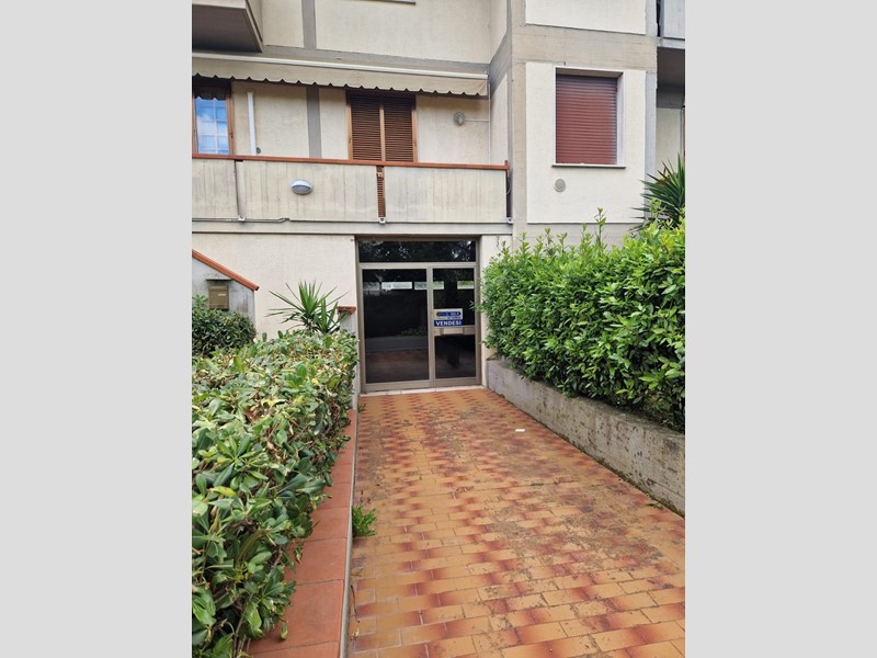 Immobile commerciale in Vendita a Casciana Terme Lari, zona Perignano, 55'000€, 100 m²