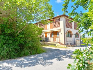 Casale in Vendita a Castelfiorentino, zona Castelnuovo Elsa, 307'000€, 270 m²