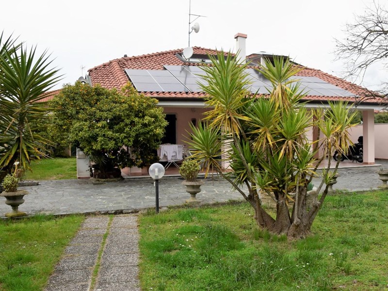 Villa in Vendita a Carrara, zona Marina di Carrara, 800'000€, 200 m²