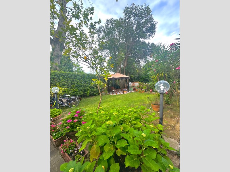 Villa bifamiliare in Vendita a Pisa, 330'000€, 120 m², con Box