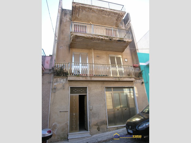 Casa Indipendente in Vendita a Pachino, 75'000€, 300 m²