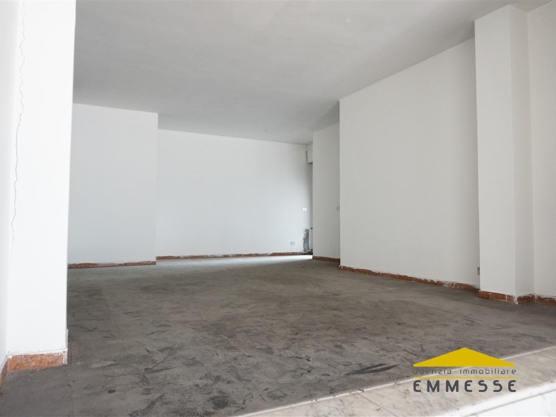 Negozio in Vendita a Carrara, 105'000€, 80 m²