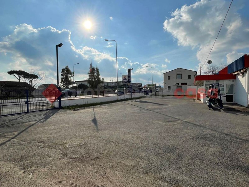Negozio in Vendita a Terracina, 395'000€, 400 m²