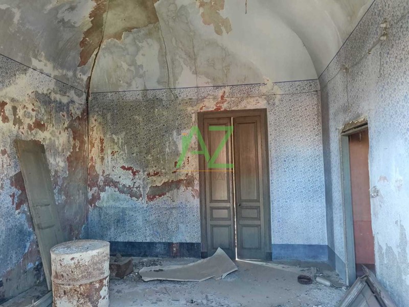 Casale in Vendita a Aci Catena, zona Cubisia, 149'000€, 235 m²