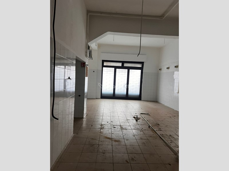 Capannone in Affitto a Pescara, zona Corso Vittorio Emanuele, 300 m²