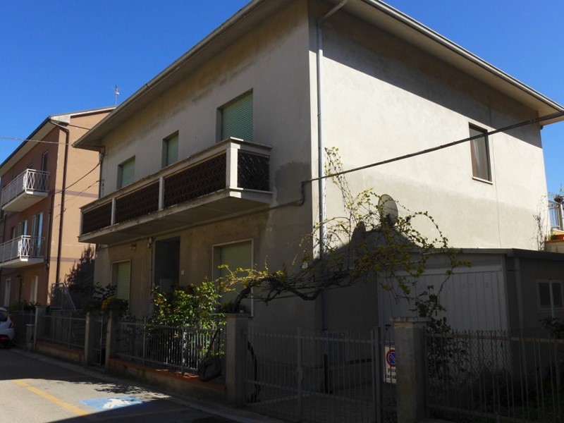 Casa Indipendente in Vendita a Chiaravalle, 230'000€, 220 m²