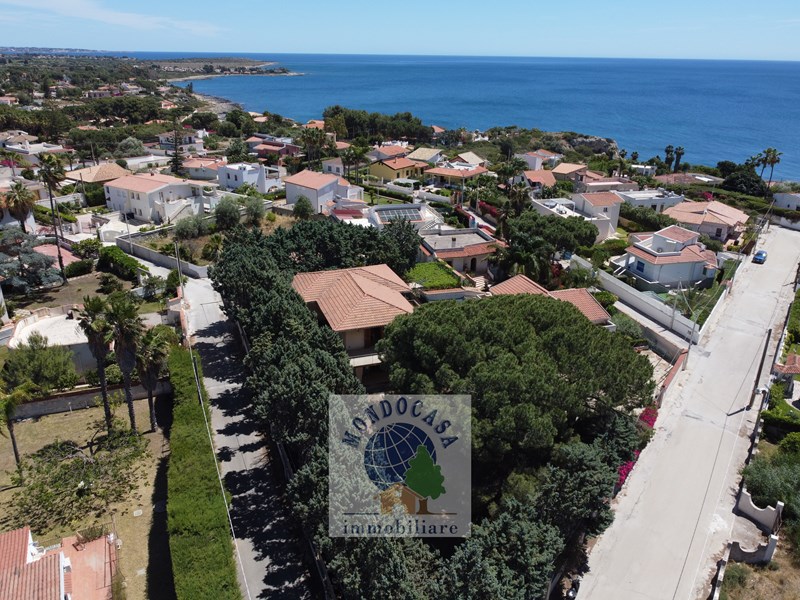 Villa in Vendita a Siracusa, zona FONTANE BIANCHE, 420'000&euro;, 204 m²