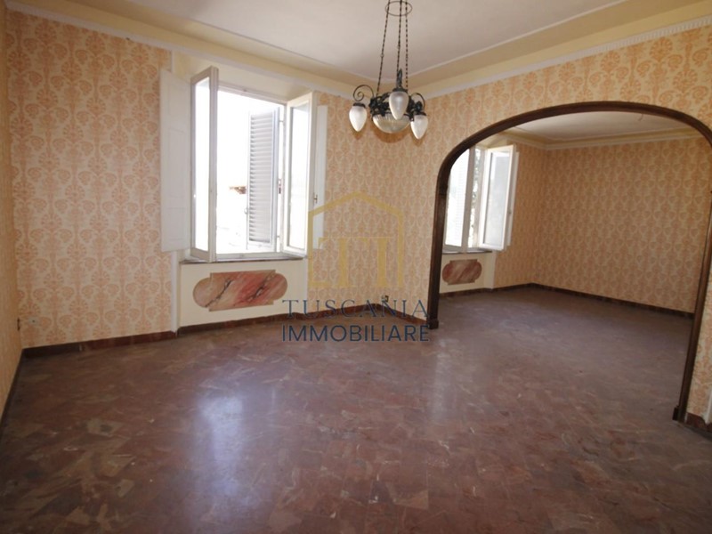 Appartamento in Vendita a Colle di Val D'Elsa, 300'000&euro;, 220 m²