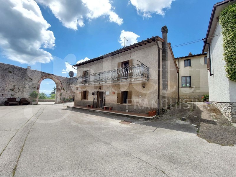 Appartamento in Vendita a Amelia, 38'000€, 146 m²