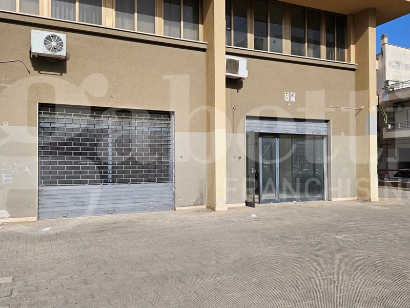 Negozio in Vendita a Bagheria, 195'000€, 150 m²