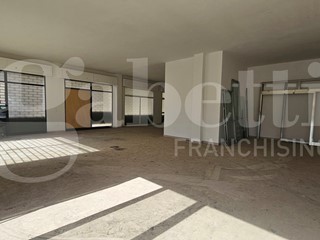 Negozio in Vendita a Bagheria, 195'000€, 150 m²