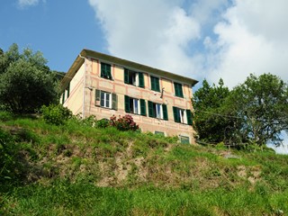 Appartamento in Vendita a Lumarzo, zona Craviasco, 115'000€, 170 m²