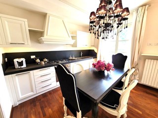 Quadrilocale in Vendita a Massa, 415'000€, 90 m², arredato