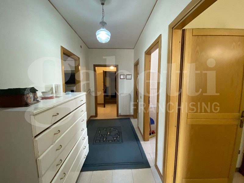 Appartamento in Affitto a Benevento, 750€, 120 m²