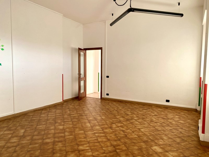 Ufficio in Vendita a Farigliano, 29'000€, 69 m²