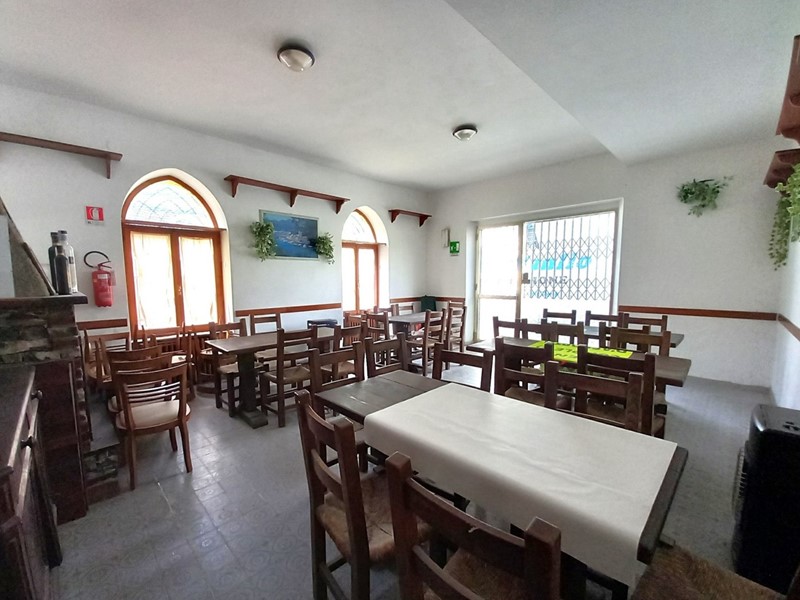Immobile commerciale in Affitto a Camogli, 1'500€, 180 m²