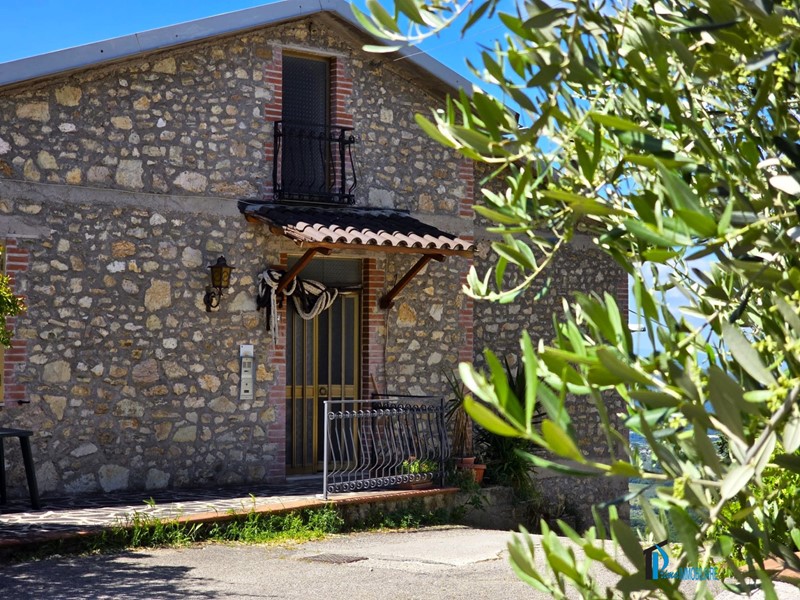 Villa in Vendita a Terni, 95'000€, 189 m²