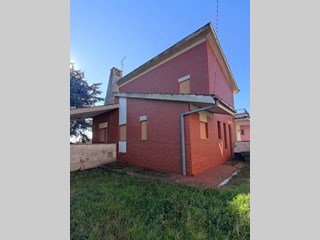 Villa in Vendita a Rignano Flaminio, 220'000€, 270 m², con Box