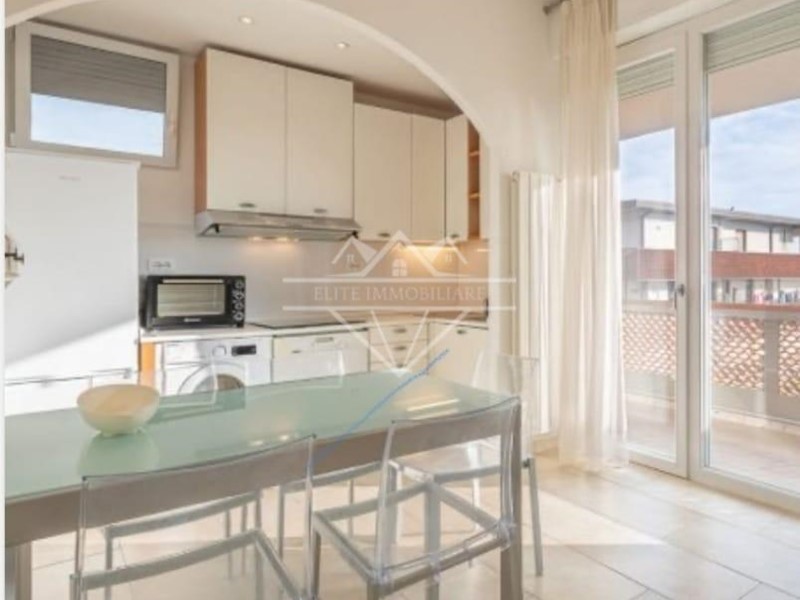 Attico in Vendita a Carrara, zona Marina di Carrara, 290'000€, 60 m², arredato